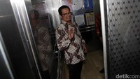 Menurut Mahyudin, mengutip Novanto, si Ketum Golkar tersebut jarang mengenakan safety belt saat duduk di barisan tengah. Sedangkan si sopir bernama Hilman dan ajudan bernama Reza mengenakan sabuk pengaman.
