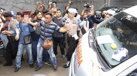 Ambulans yang membawa Setya Novanto bergerak ke RSCM.