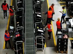 Pekerja Gudang Toko Online Ini Dibayar Ratusan Ribu Per Jam