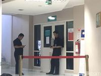 Suasana di depan ruang perawatan Novanto / 