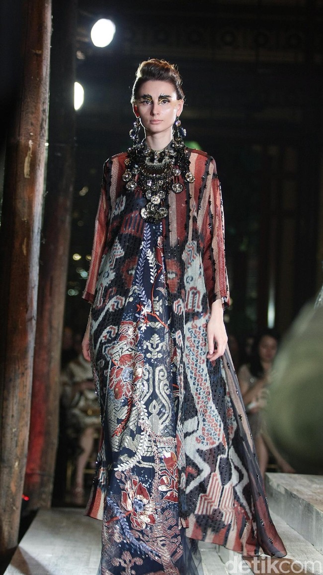 Fashion Show Biyan Wanaatmadja yang mengusung tema HUMBA HAMMU di Dharmawangsa Hotel, Jakarta, Rabu (15/11/2017). Foto:  Mohammad Abduh/Wolipop