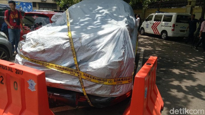 Polisi Tunggu Keluarga Saksi untuk Cek Mobil yang Ditumpangi Novanto