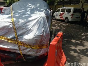 Polisi Tunggu Keluarga Saksi untuk Cek Mobil yang Ditumpangi Novanto
