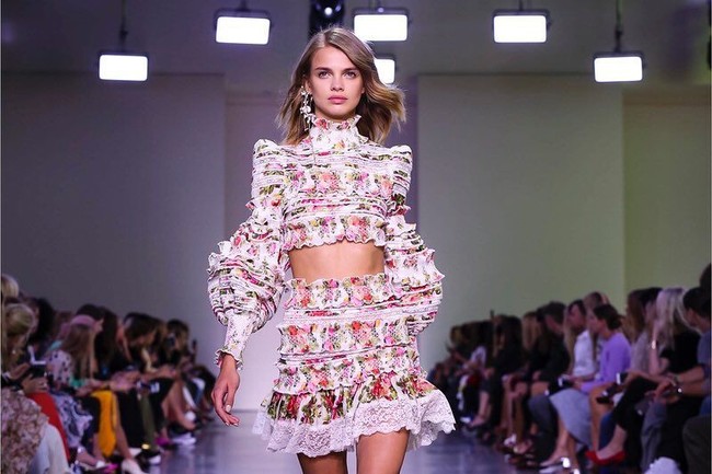 Nama lainnya yang ditolak visanya adalah Dasha Khlystun asal Ukraina. Lewat Direct Message Instagram, Dasha mengatakan ia tak akan berjalan untuk fashion show Victoria Secret tahun ini. Foto: Dok. Instagram