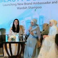 Jadi brand ambassador baru Wardah, Mesty dianggap mewakili wanita inspiratif bagi lingkungan sekitar. Ia memiliki kepedulian sosial yang tinggi dengan mendirikan platform crowdfunding WeCare.id untuk membantu penggalangan dana pengobatan bagi masyarakat yang kurang mampu.. Foto: Anggi Mayasari/Wolipop