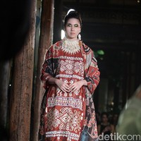 Fashion Show Biyan Wanaatmadja yang mengusung tema HUMBA HAMMU di Dharmawangsa Hotel, Jakarta, Rabu (15/11/2017). Foto:  Mohammad Abduh/Wolipop