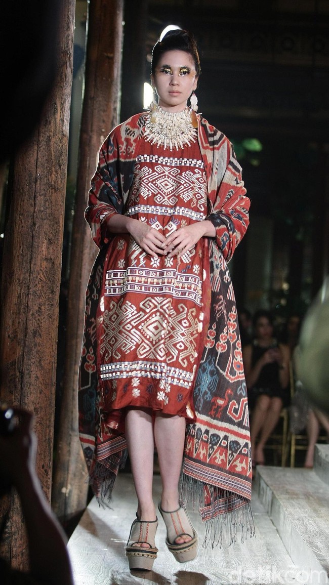 Fashion Show Biyan Wanaatmadja yang mengusung tema HUMBA HAMMU di Dharmawangsa Hotel, Jakarta, Rabu (15/11/2017). Foto:  Mohammad Abduh/Wolipop