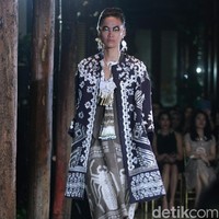 Fashion Show Biyan Wanaatmadja yang mengusung tema HUMBA HAMMU di Dharmawangsa Hotel, Jakarta, Rabu (15/11/2017). Foto:  Mohammad Abduh/Wolipop