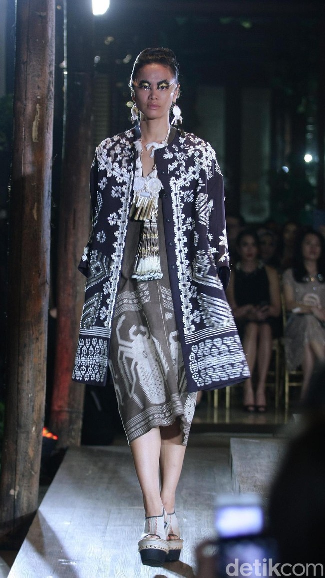 Fashion Show Biyan Wanaatmadja yang mengusung tema HUMBA HAMMU di Dharmawangsa Hotel, Jakarta, Rabu (15/11/2017). Foto:  Mohammad Abduh/Wolipop