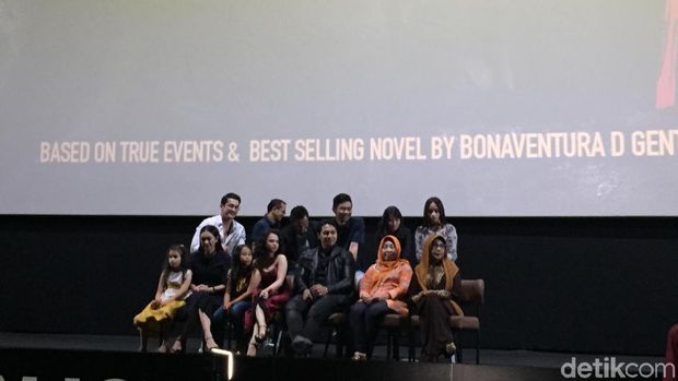 Sebelum Main dalam Filmnya, Aura Kasih adalah Pembaca 'Keluarga Tak Kasat Mata' 