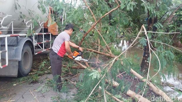 Sekolah dan Belasan Rumah di Tangerang Rusak Terkena Puting Beliung
