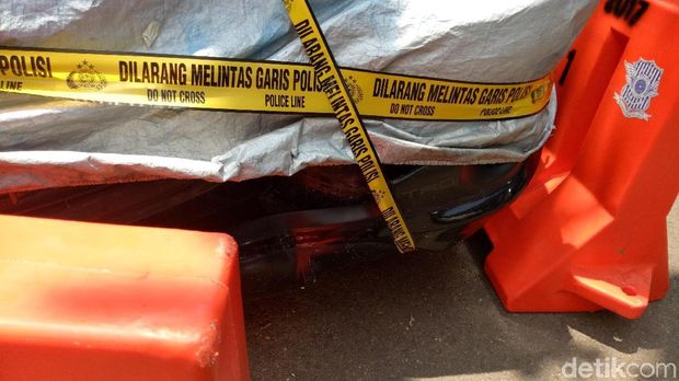 Digaris Polisi, Begini Penampakan Mobil yang Ditumpangi Novanto