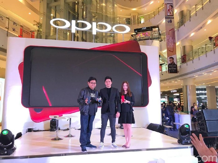 Penjualan perdana Oppo F5. Foto: Adi Fida Rachman/detikINET Penjualan perdana Oppo F5. Foto: Adi Fida Rachman/detikINET
