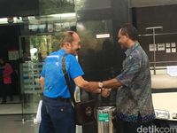 Pengacara Setya Novanto, Fredrich Yunadi, datang ke RSCM Kencana