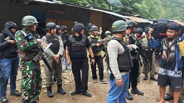 Sisir Lokasi Penyanderaan, TNI Temukan 2 Mayat Diduga Anggota KKB Sisir Lokasi Penyanderaan, TNI Temukan 2 Mayat Diduga Anggota KKB