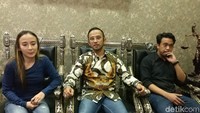 Akibat perbuatannya Ica dan Biondi mendapat teror hingga hujatan. Ancamannya lebih dari medsos. Itu sudah sampai ke keluarga, papah, mamah, ade, saudara. Padahal ini masalah Ica, tidak perlu ke yang lain. Jujur buka handphone aja parno. Karena ada yang nyebar nomor pribadi Ica. Sampai ada yang bilang bakal ngehabisin Ica kalau ketemu. Sampai Ica gak berani keluar rumah, ungkap Ica.