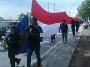 Kirab Bendera Ramaikan Gerak Jalan Perjuangan Mojosuro