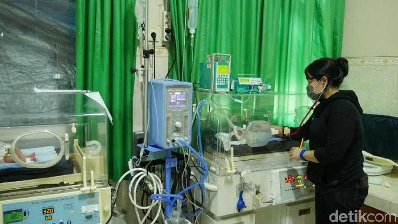 Warga Batang Lahirkan Bayi Kembar Tiga Warga Batang Lahirkan Bayi Kembar Tiga