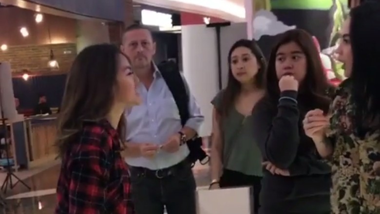 Waduh! Jennifer Dunn Didorong, Dijambak dan Dilabrak Shafa Aliya Waduh! Jennifer Dunn Didorong, Dijambak dan Dilabrak Shafa Aliya