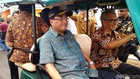 Peninjauan tersebut didampingi oleh Founder and Chairman Ciputra Group, Ciputra, Direktur Utama PT Ciputra Residance Budiarsa Sastrawinata, Gubernur Banten Wahidin Halim, dan Bupati Lebak Iti Octavia.