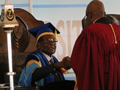 Untuk Pertama Kali, Presiden Mugabe Muncul Usai Jadi Tahanan Rumah