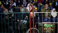 Penyeberangan perbatasan ini yang pertama sejak Hamas menyerahkan kontrol perbatasan Rafah kepada otoritas Palestina. Ibraheem Abu Mustafa/Reuters.