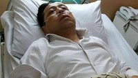 Saat itu viral di kalangan netizen bila infus yang dipakai Novanto lazim digunakan anak-anak (Foto: Facebook/dr Wahyu Triasmara/Dokter Sahabat Anda)