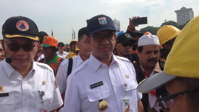 Pimpin Apel di Monas, Anies Ingatkan 3 Kata Kunci Siaga Bencana Pimpin Apel di Monas, Anies Ingatkan 3 Kata Kunci Siaga Bencana
