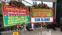 2 Karangan bunga ini sempat diletakkan di lobi rumah sakit. Foto: Indra Komara/detikcom