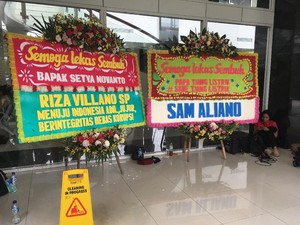Karangan Bunga Bernada Satire Dikirim untuk Setya Novanto