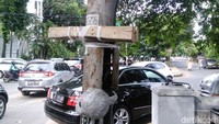 Anda juga berminat selfie di tiang lampu paling terkenal se-Jakarta ini? Foto: Tsarina Maharani/detikcom