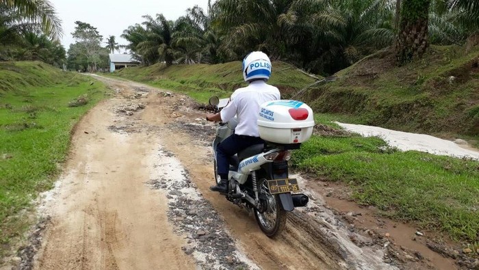 Di Simalungun, Polisi Antar BPKB ke Warga Pakai Gojek