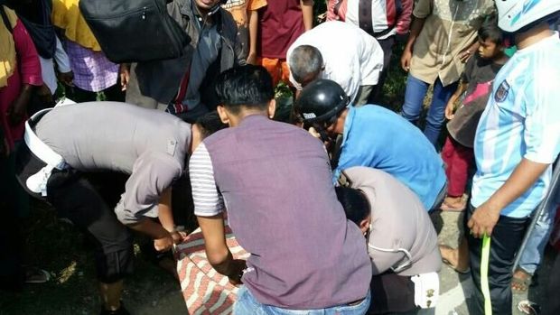 Jenazah Samsul dibawa ke Rumah Sakit Cut Mutia, Lhokseumawe.