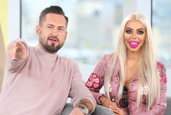 Annela pun bukan wanita biasa. Sehari-hari ia bekerja sebagai arsitek. Ia mengaku unggah foto ke media sosial hanyalah hobi. Foto: Instagram Anella An