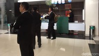Suasana di lobby RSCM Kencana. Terlihat ada beberapa petugas keamanan rumah sakit yang berjaga.