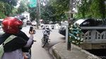 Tiang Lampu Novanto Jadi Spot Selfie Warga, Posenya Lucu-lucu