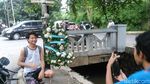 Tiang Lampu Novanto Jadi Spot Selfie Warga, Posenya Lucu-lucu