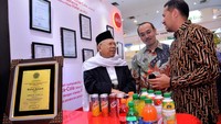 Penghargaan ini diberikan kepada sejumlah brand yang dinilai berjasa dalam pengembangan, edukasi, informasi dan sosialisasi halal.