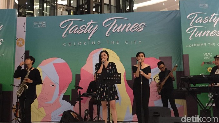 Aura Kasih Lepas Single Bernuansa Reggae Pop Long Distance