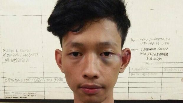 Nur Muhamad Said (25) dan Guvron (18) merampas handphone milik Agung Rianto.