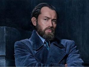 Jude Law Dikabarkan Gabung di Captain Marvel