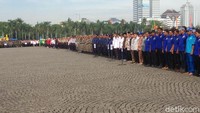 Foto: Apel diikuti diikuti ratusan petugas dari berbagai unsur mulai dari Polri, TNI, pemadam kebakaran DKI, Dinas Perhubungan DKI hingga Satpol PP. Fotografer: Ibnu Haryanto/detikcom