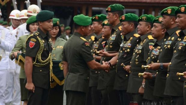 Pindah ke Kodam III, Mayjen Doni Dapat Gelar Warga Kehormatan Ambon