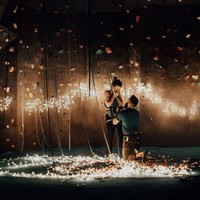 Area panjat tebing juga bisa diubah jadi tempat lamaran romantis seperti di foto ini. Foto: Dok. Brides.com