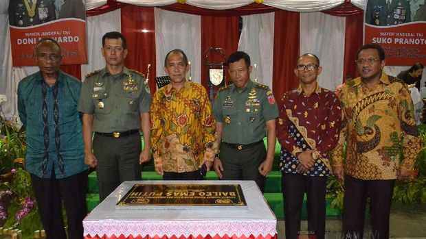 Pindah ke Kodam III, Mayjen Doni Dapat Gelar Warga Kehormatan Ambon