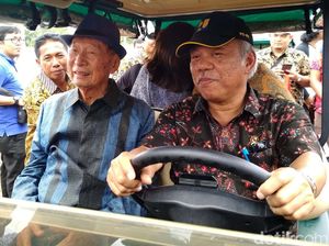 Cek Rumah Subsidi, Dua Menteri Naik Mobil Golf Bareng Ciputra