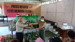 Foto: Derita Burung Kakatua dan Nuri yang Disekap di Paralon