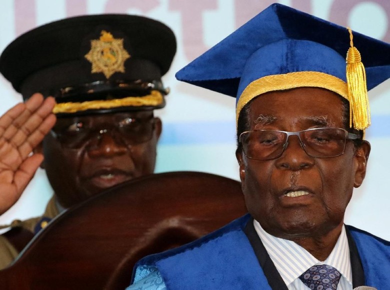 Untuk Pertama Kali, Presiden Mugabe Muncul Usai Jadi Tahanan Rumah Untuk Pertama Kali, Presiden Mugabe Muncul Usai Jadi Tahanan Rumah