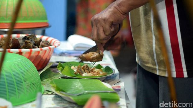 Beralaskan daun pisang