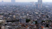 Tingkat kepadatan penduduk yang tinggi memicu berbagai permasalahan, dari tata ruang, kemiskinan hingga kriminalitas.